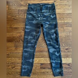 Athleta 7/8 leggings with pockets